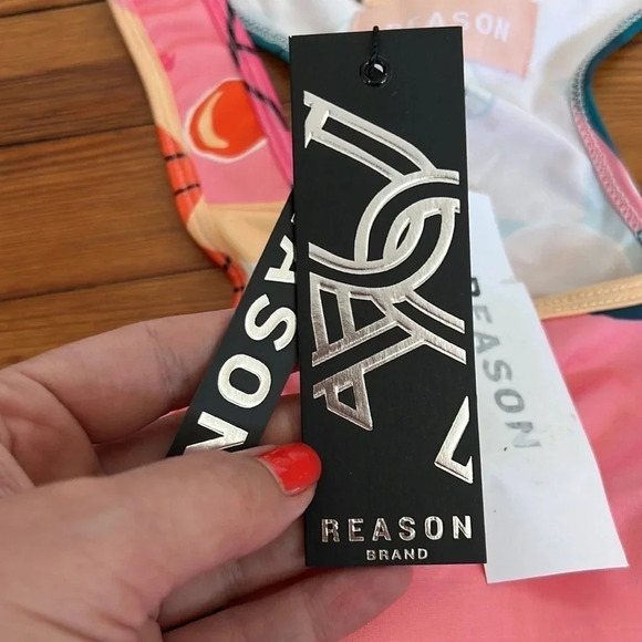 REASON Sports Bra - Picture 6 of 7